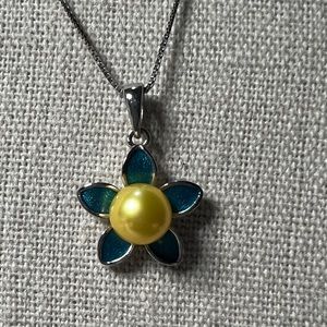 Daisy Pendant 18”